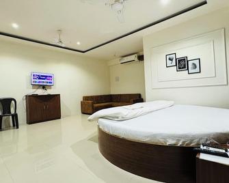 Hotel Palladium - Surat - Schlafzimmer