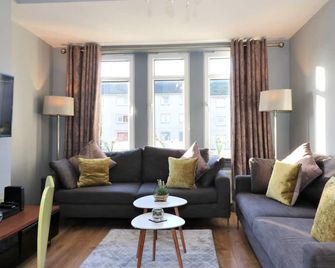 Signature - Burnbank House - Hamilton - Living room