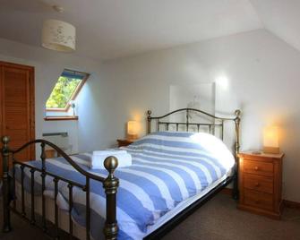 A fantastic, historical building in the fishing village of Avoch on the Black Isle. - Avoch - Bedroom