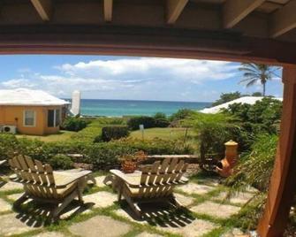 Charming Bermuda Cottage Overlooking The Ocean With Access To The Shore. - Devonshire - Patio