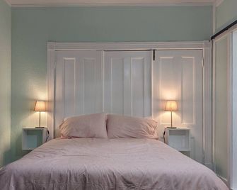 Flaminglet Micro-Suite Downtown Wolfville - Wolfville - Bedroom