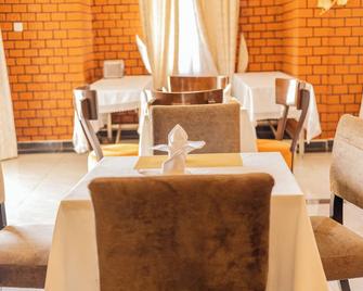 Sun City Amuzement Park Hotel Soroti - Soroti - Restaurante