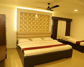 I-roomz Hotel Shivananda - Hosapete - Bedroom