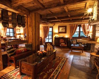 Hotel Au Coeur Des Neiges Spa & E-bike - Courmayeur - Living room