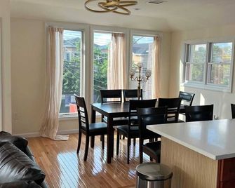 Perfect 3-bedroom house with AC 5mins from JFK - Queens - Dining room