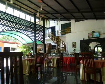 Grand Crown Hotel - Anuradhapura - Restaurant