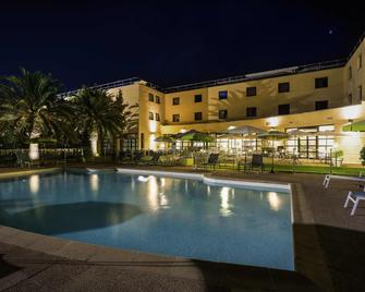 Hôtel Mercure Cannes Mandelieu - Cannes - Building