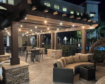 Luxury Modern Condo 3-min from Six Flags w/PS5, 1GB Fast Wi-fi Kingbed - Santa Clarita - Patio