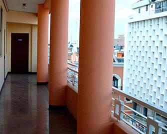 Hotel Maya Excelsior - Guatemala City - Hallway