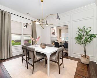 Midwood Hideaway - Hot Tub + Firepit + Peloton + Putting Green + Discgolf - Charlotte - Menjador