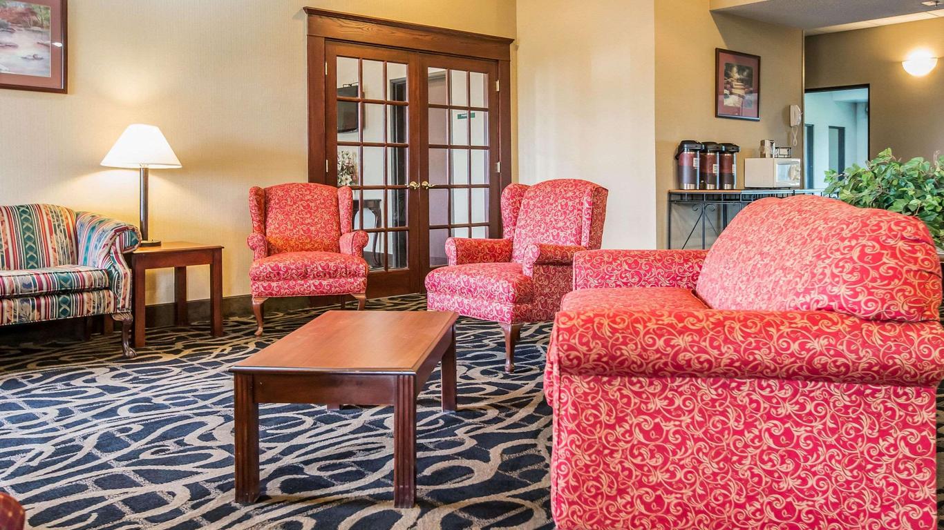 Quality Inn and Suites Mendota near I-39