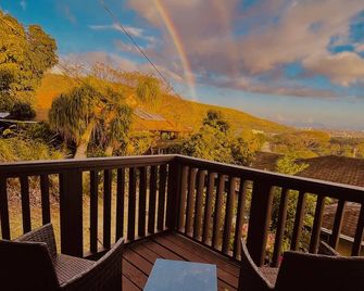Cozy historic home in Manoa Valley, view of Diamond Head, walk to UH - הונולולו - מרפסת