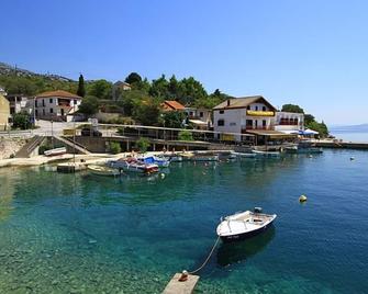 Apartmani Mirjana - Šibuljina - Piscina