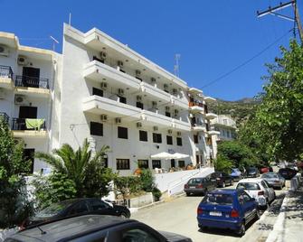 Oinoi Hotel - Agios Kirykos