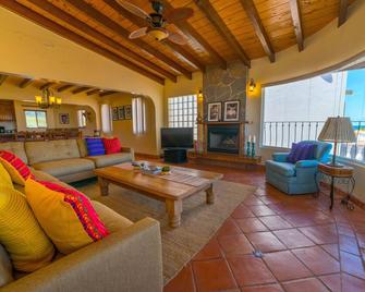 Stay At This Beautiful Beach Villa And Change A Life! - La Misión - Living room