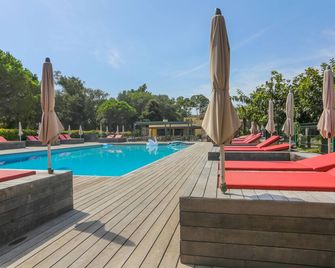 Isola Hotel - Borgo - Pool