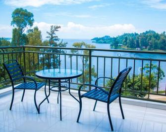 Luxury Suite With Balcony and Incredible View on the Water - Kibuye - Varanda