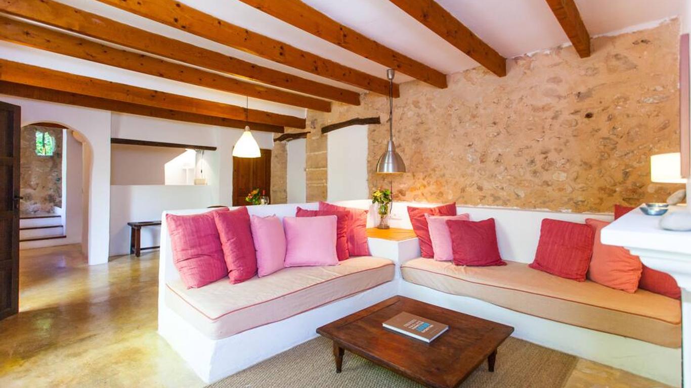 Oliver Moragues Grandhouse & Vineyard