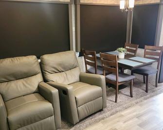 One Bedroom With Loft Near Disney - Apopka - Living room