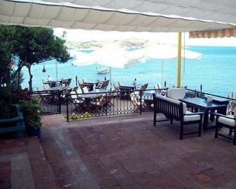 Beste Hotel - Golturkbuku - Patio