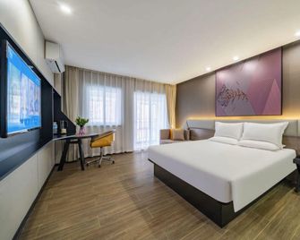 Iu Hotel Chengdu Xipu Metro Station - Chengdu - Bedroom
