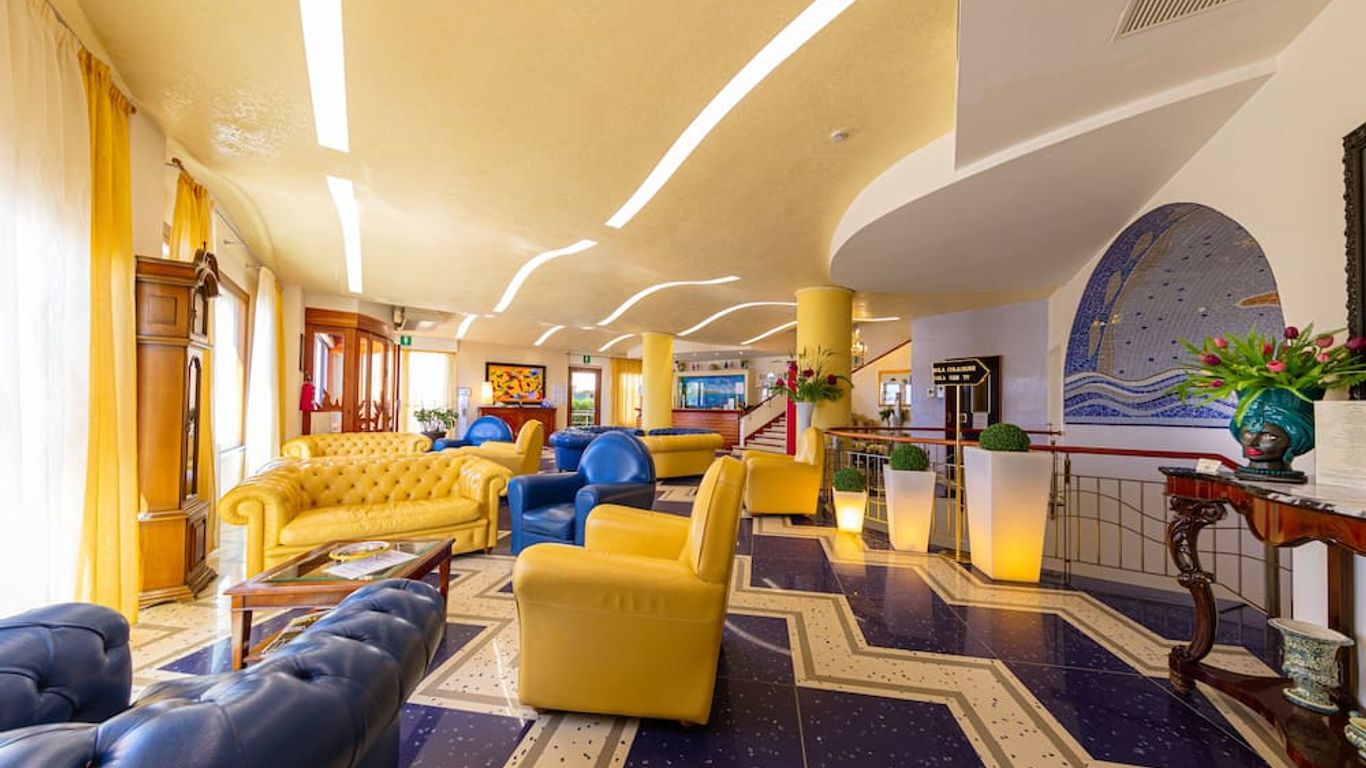 里瓦德索雷酒店 - 切法盧