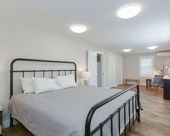 Niles Beach House - Beach & Boston Skyline Views - Gloucester - Bedroom