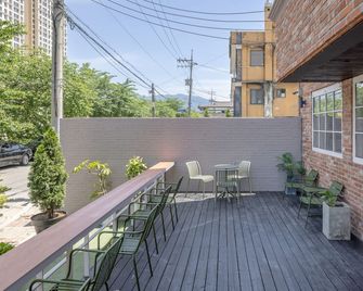 Chuncheon Bom Stay - Chuncheon - Balcony