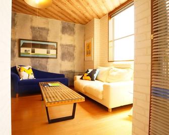 Tomato Takayama Station - Takayama - Living room