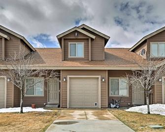 Prime Snowy Retreat Mins to Tamarack and McCall! - Donnelly - Building