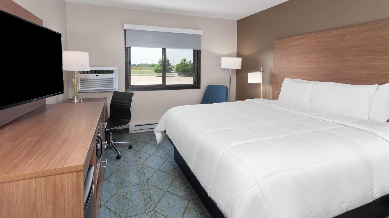 Baymont by Wyndham Oshkosh Airport
