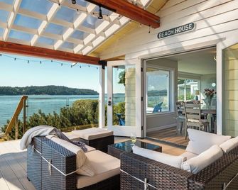 Panoramic Sea & Mt. View Retreat in Port Orchard - Port Orchard - Balcón
