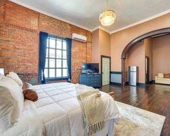 Heart of Downtown Marshall: Boutique Studio Stay! - Marshall - Ložnice
