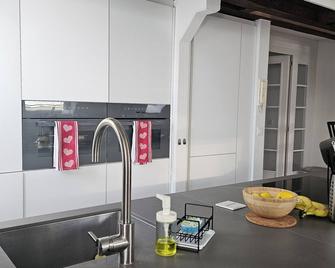 Enjoy a Designer furnished 1 Bdr + Loft im the heart of Zurich - ציריך - מטבח