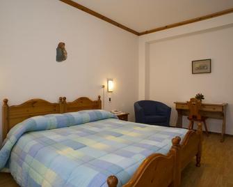 Hotel Villa Ines - Borca di Cadore - Schlafzimmer