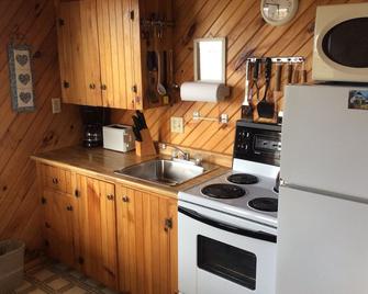 Schurmans Shore Waterfront Cottage #4 - Summerside - Kitchen
