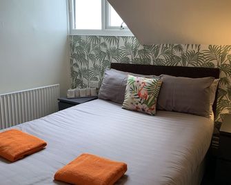 Tropics Beach Hotel - בלקפול - חדר שינה