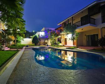Amour Resort - Anjuna - Bể bơi