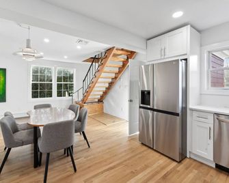 Experience country life near East Quogue's Hamptons Beaches - East Quogue - Dining room