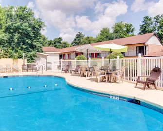 Americas Best Value Inn Aiken - Aiken - Bể bơi