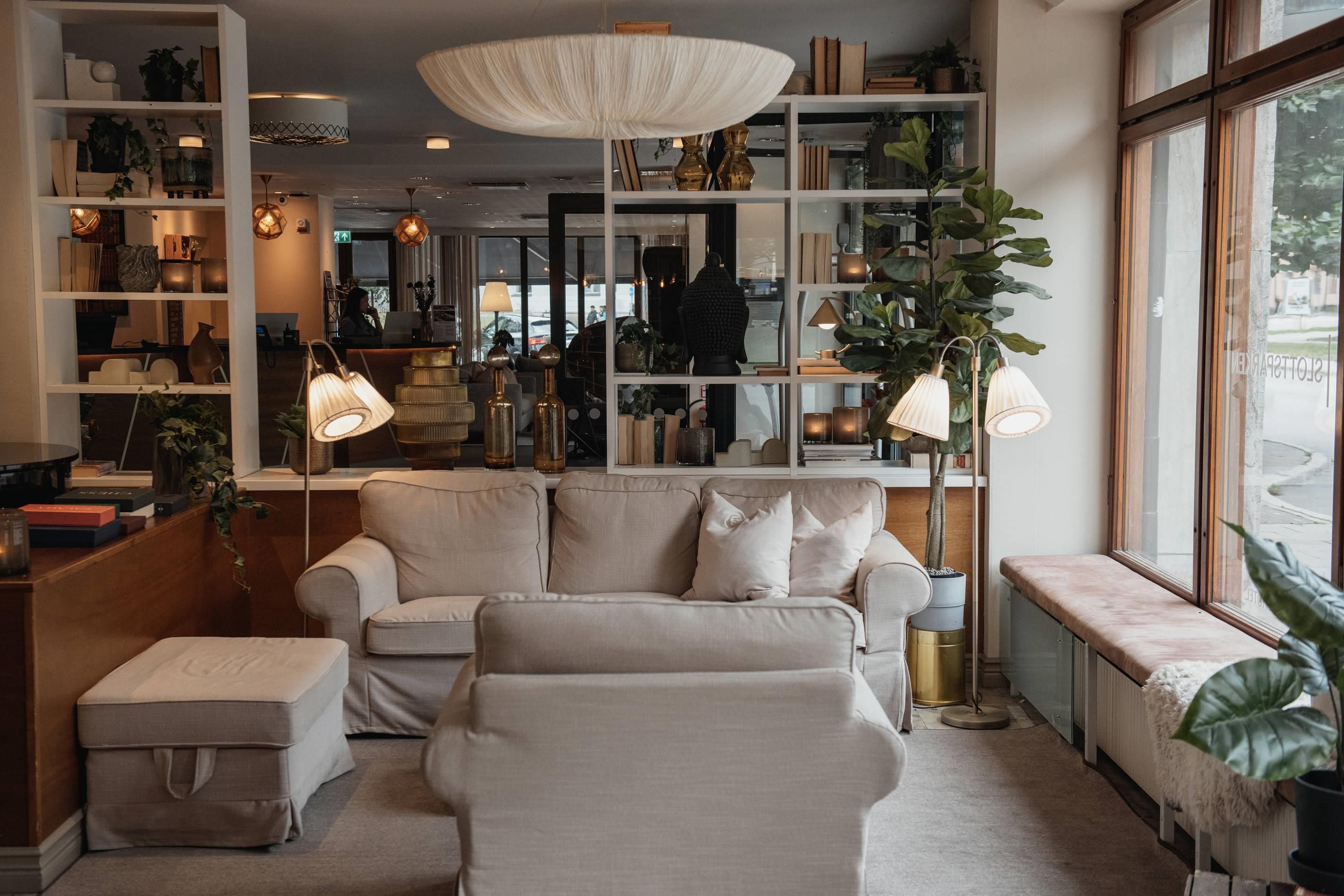 هوم هوتل سلوتسباركين