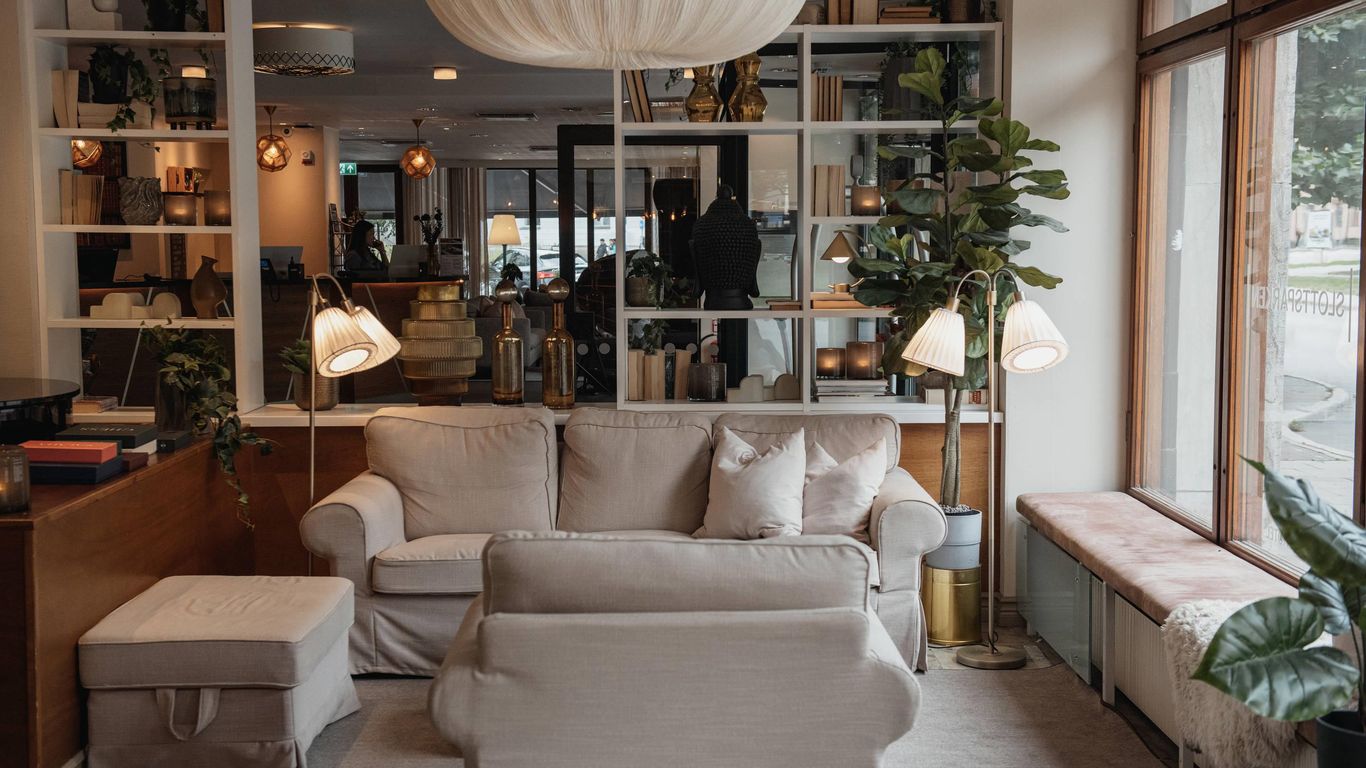 هوم هوتل سلوتسباركين