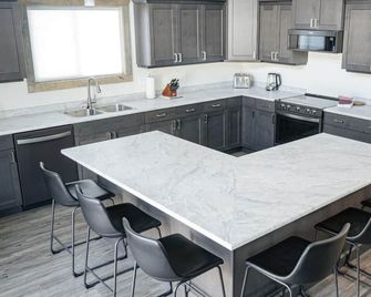 Elk Horn Cabin Rental - Valemount - Cocina