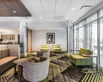 Holiday Inn Express & Suites Welland - Welland - Lounge