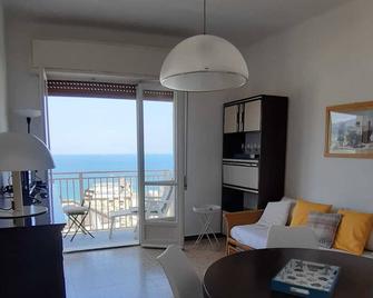 Appartamento con splendida vista mare e golfo - Laigueglia