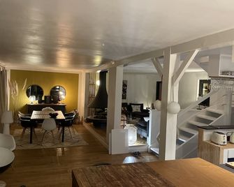 House swimming pool jacuzzi sauna and air conditioning 10 people 10mn from beaches - Anglet - Eetruimte