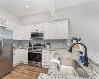 Modern Condo in Heart of Downtown Fuquay - Fuquay-Varina - Cocina