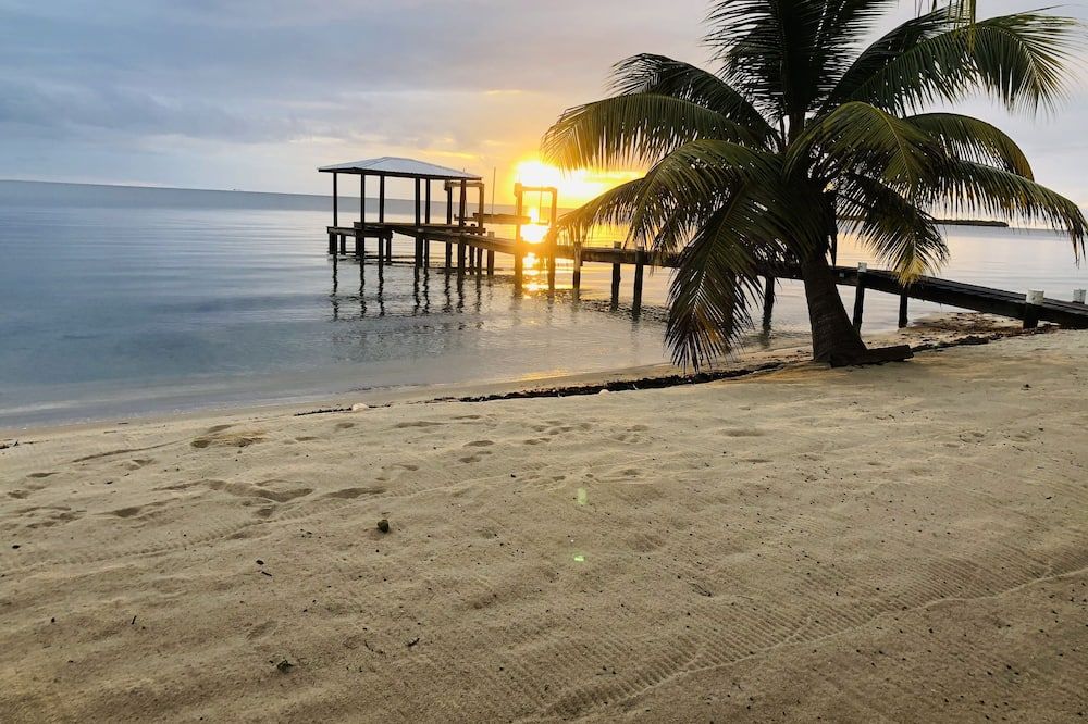 Coral Cove Inn - Seine Bight Village - Strand