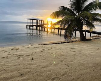 Coral Cove Inn - Seine Bight Village - Plage