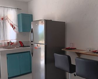 Charming 3-bedroom apartment in enchanting St. Andrew Parish with AC, WiFi. - Saint Andrew - Kitchen